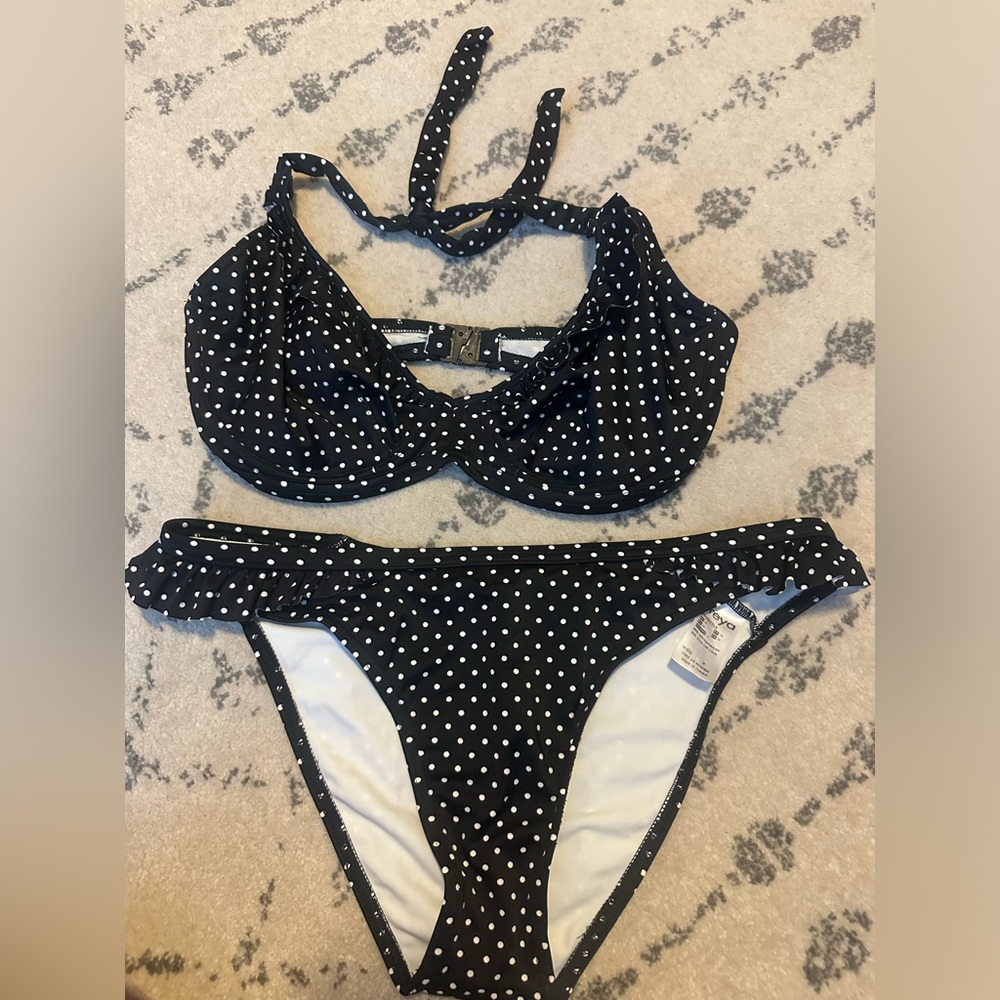 Freya Bikini - US 32F top / Medium bottoms